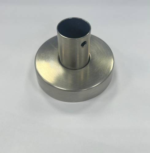 Крепление душевой стойки к стене с отражателем